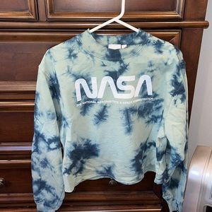 Super cute cropped sweatshirt!